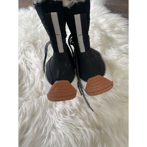 NWOB CAT lace-up snow boots size 7 - Picture 5 of 6